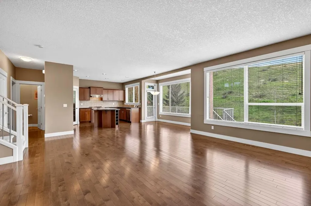 337 Discovery Ridge Boulevard SW Calgary AB T3H 5T6