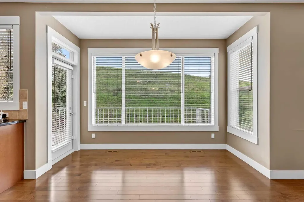 337 Discovery Ridge Boulevard SW Calgary AB T3H 5T6