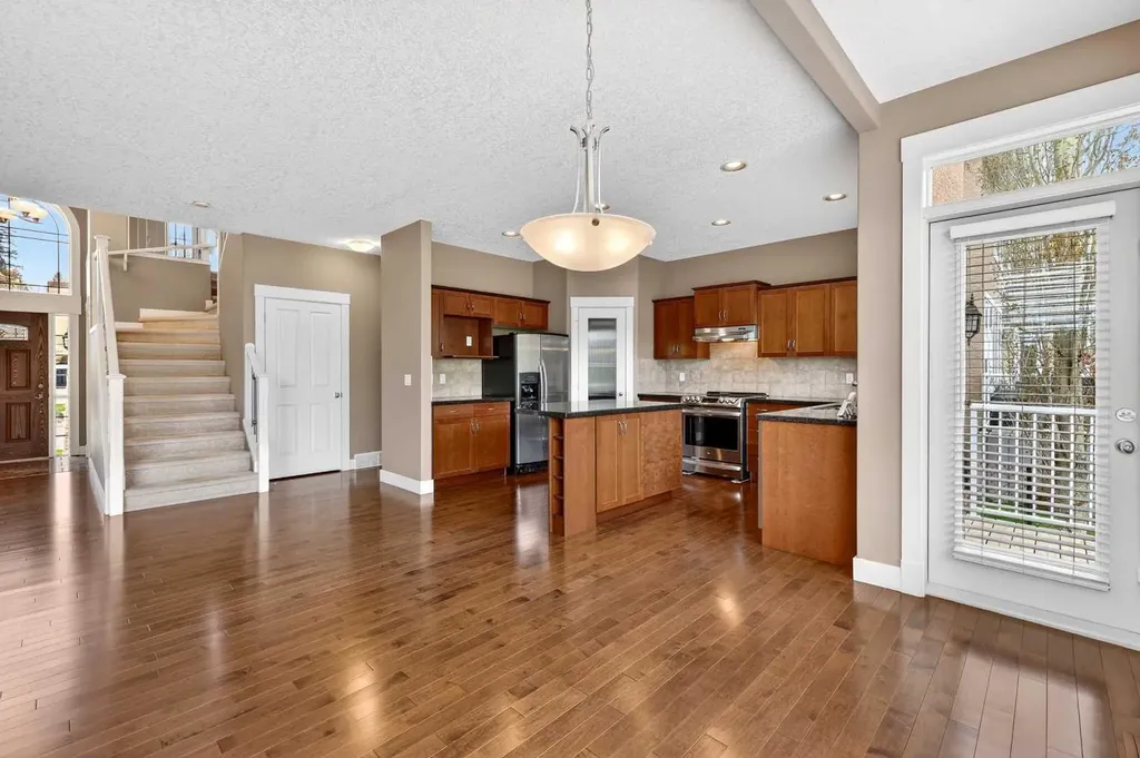 337 Discovery Ridge Boulevard SW Calgary AB T3H 5T6