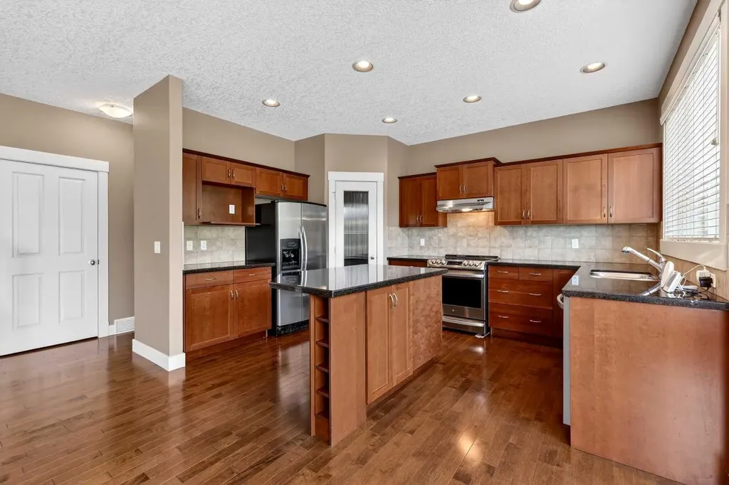 337 Discovery Ridge Boulevard SW Calgary AB T3H 5T6
