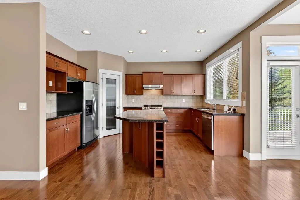 337 Discovery Ridge Boulevard SW Calgary AB T3H 5T6