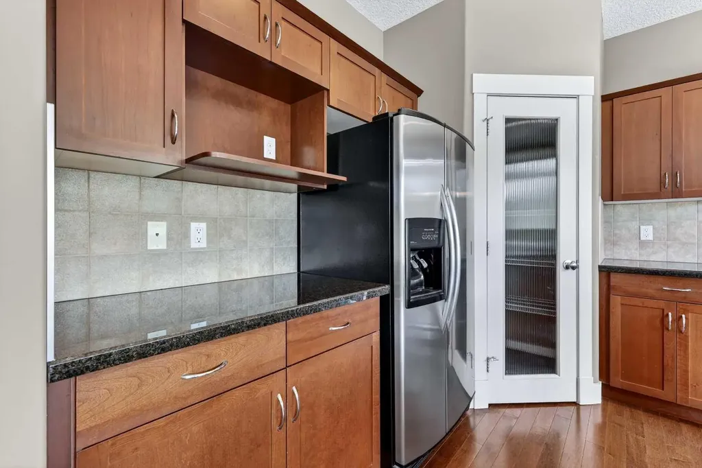 337 Discovery Ridge Boulevard SW Calgary AB T3H 5T6