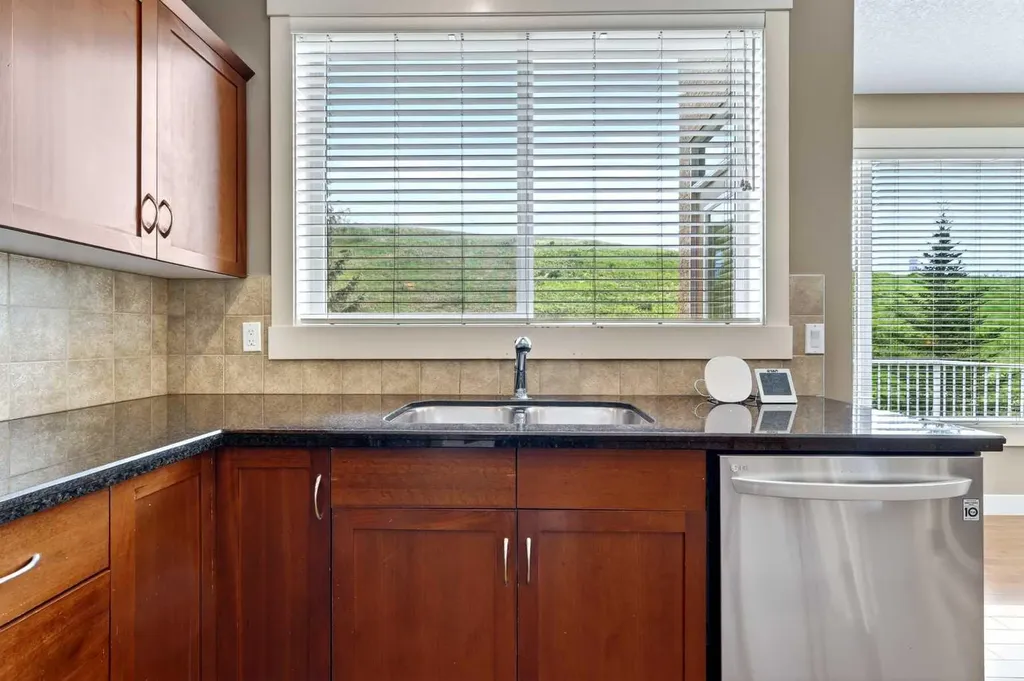 337 Discovery Ridge Boulevard SW Calgary AB T3H 5T6