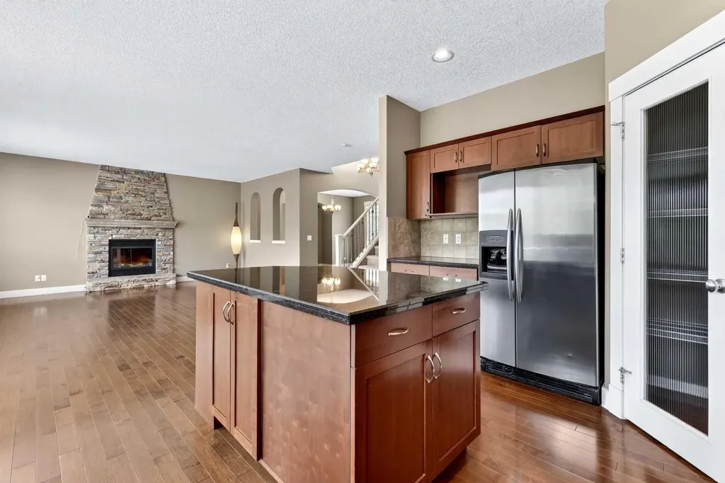 337 Discovery Ridge Boulevard SW Calgary AB T3H 5T6