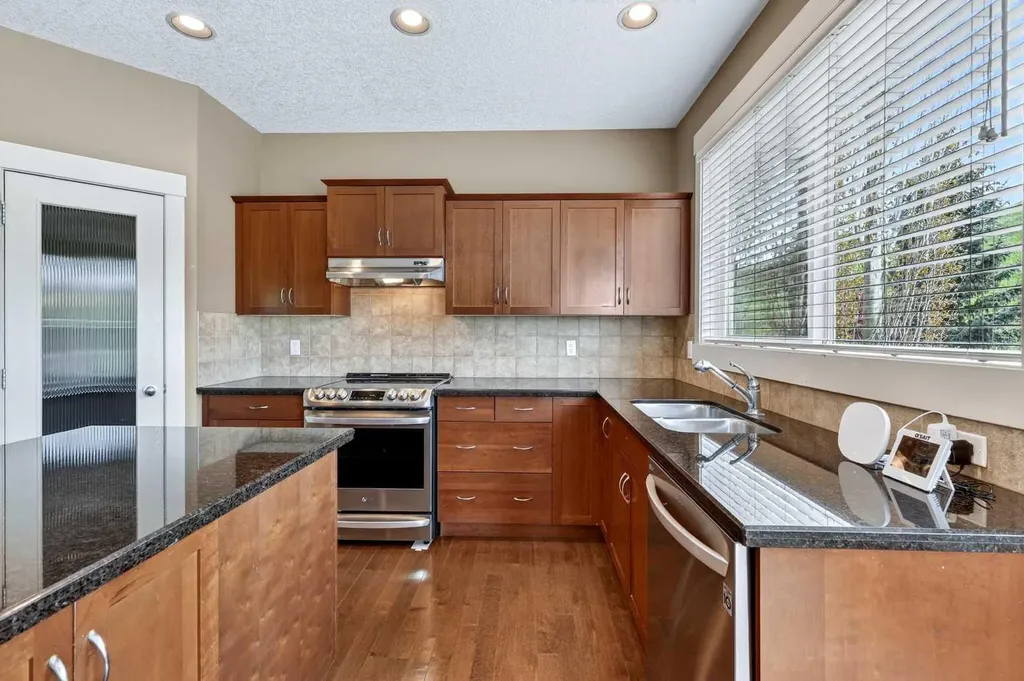 337 Discovery Ridge Boulevard SW Calgary AB T3H 5T6