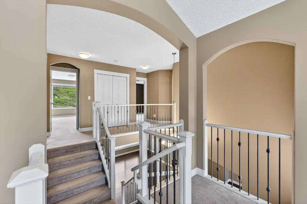 337 Discovery Ridge Boulevard SW Calgary AB T3H 5T6