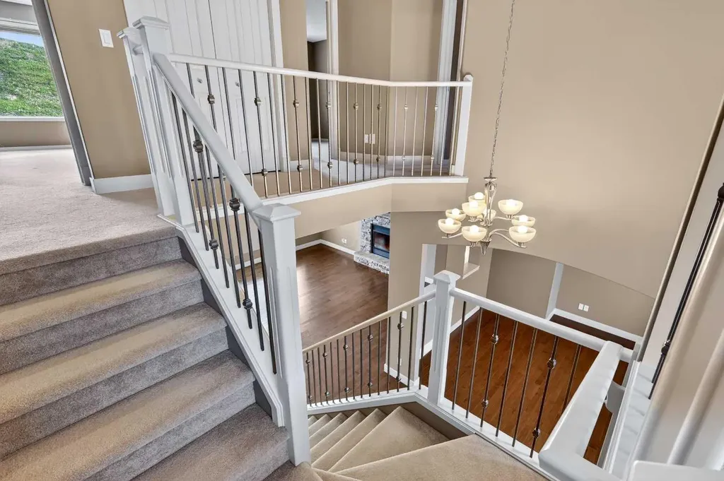 337 Discovery Ridge Boulevard SW Calgary AB T3H 5T6
