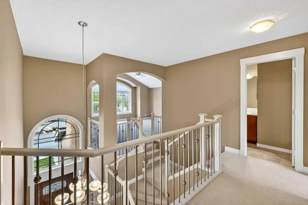 337 Discovery Ridge Boulevard SW Calgary AB T3H 5T6