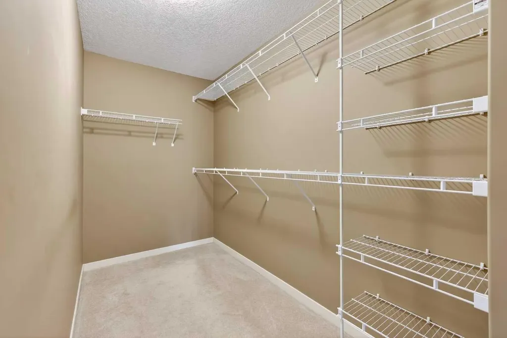 337 Discovery Ridge Boulevard SW Calgary AB T3H 5T6