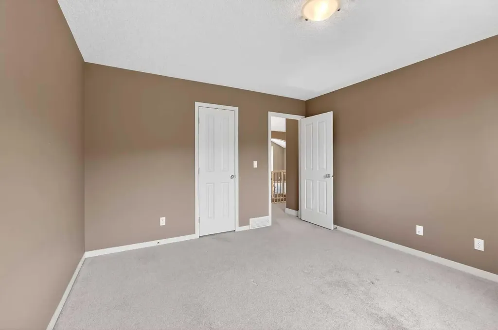337 Discovery Ridge Boulevard SW Calgary AB T3H 5T6