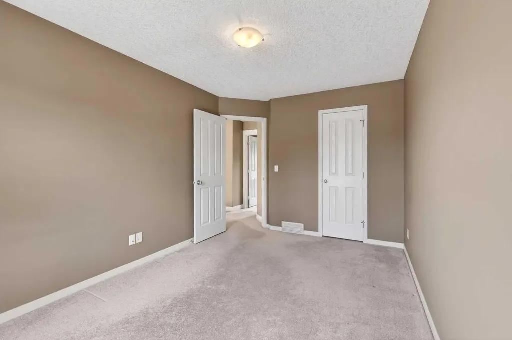 337 Discovery Ridge Boulevard SW Calgary AB T3H 5T6