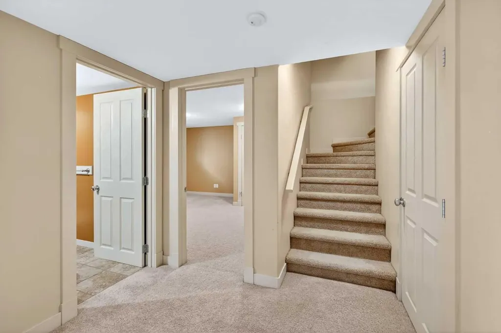 337 Discovery Ridge Boulevard SW Calgary AB T3H 5T6