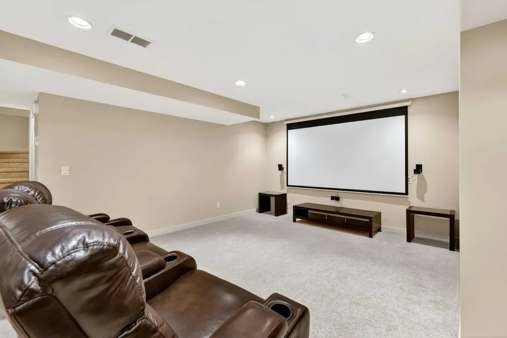 337 Discovery Ridge Boulevard SW Calgary AB T3H 5T6