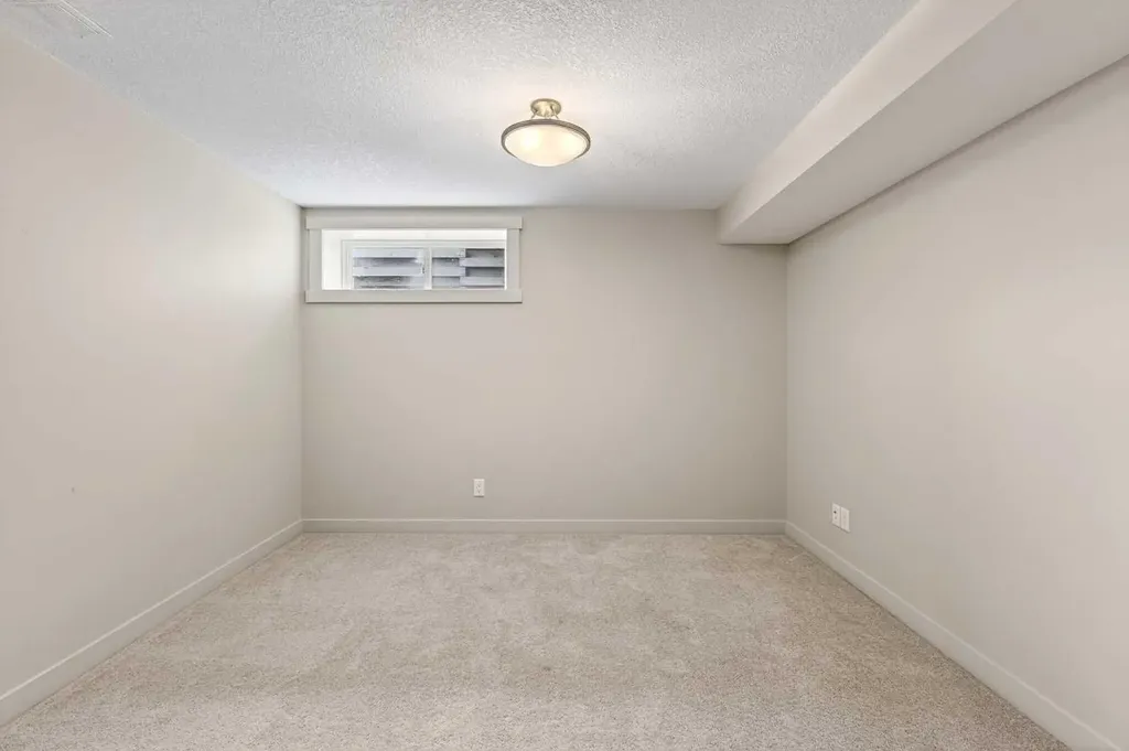 337 Discovery Ridge Boulevard SW Calgary AB T3H 5T6