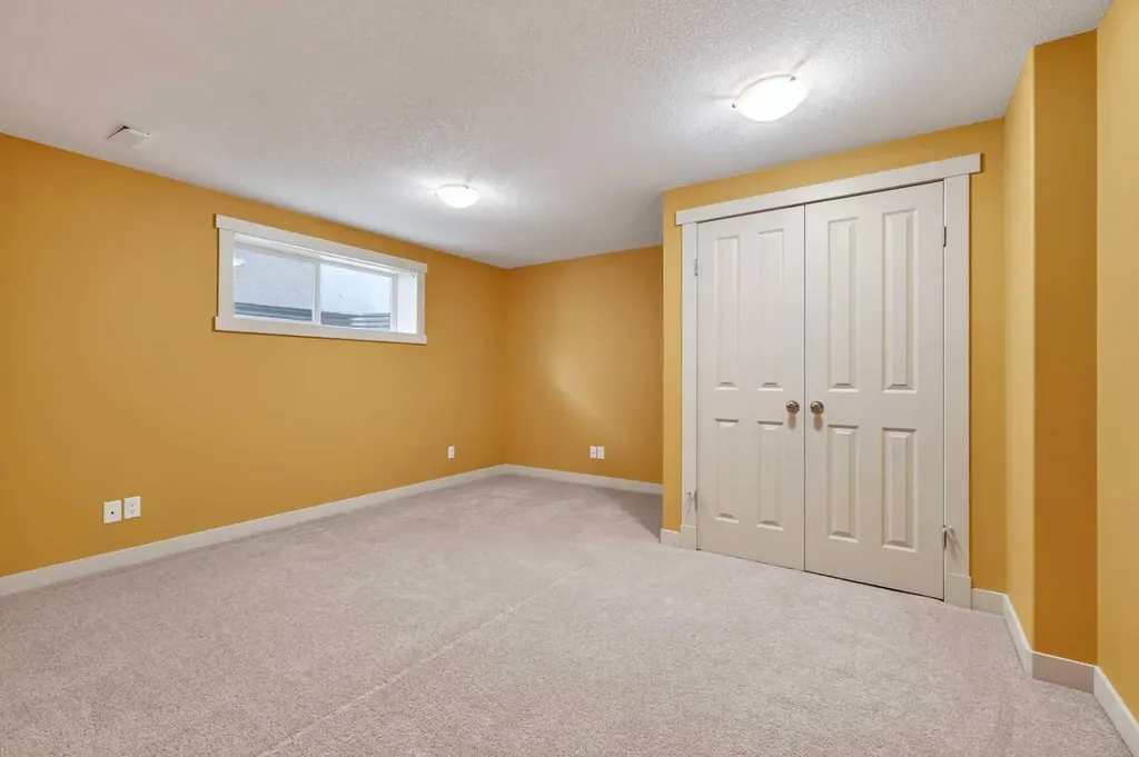 337 Discovery Ridge Boulevard SW Calgary AB T3H 5T6