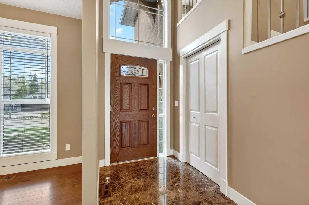 337 Discovery Ridge Boulevard SW Calgary AB T3H 5T6