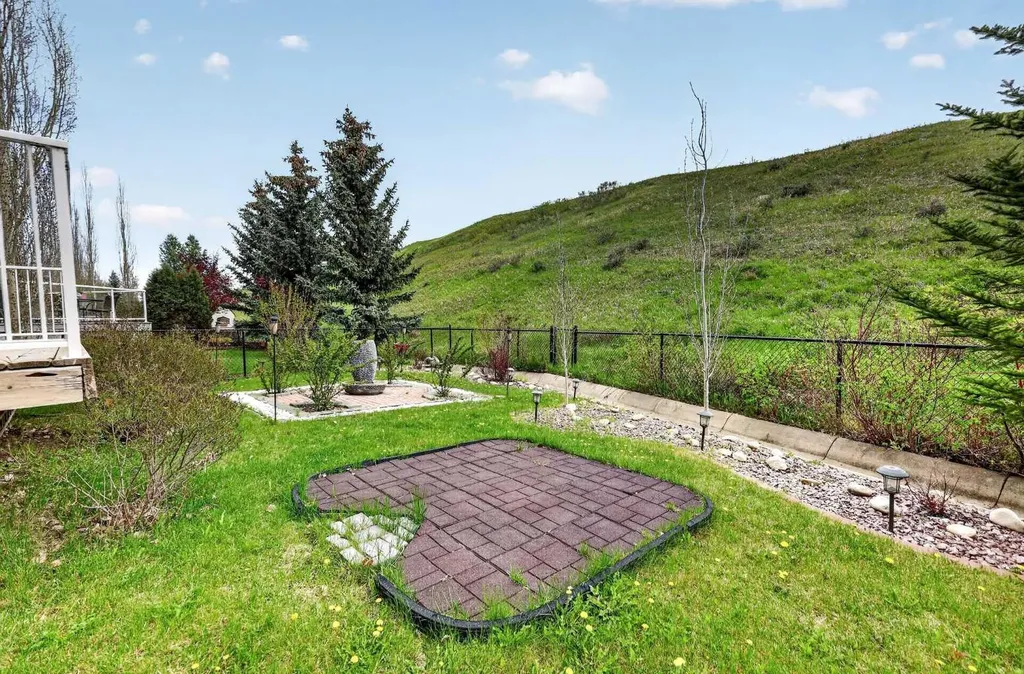337 Discovery Ridge Boulevard SW Calgary AB T3H 5T6