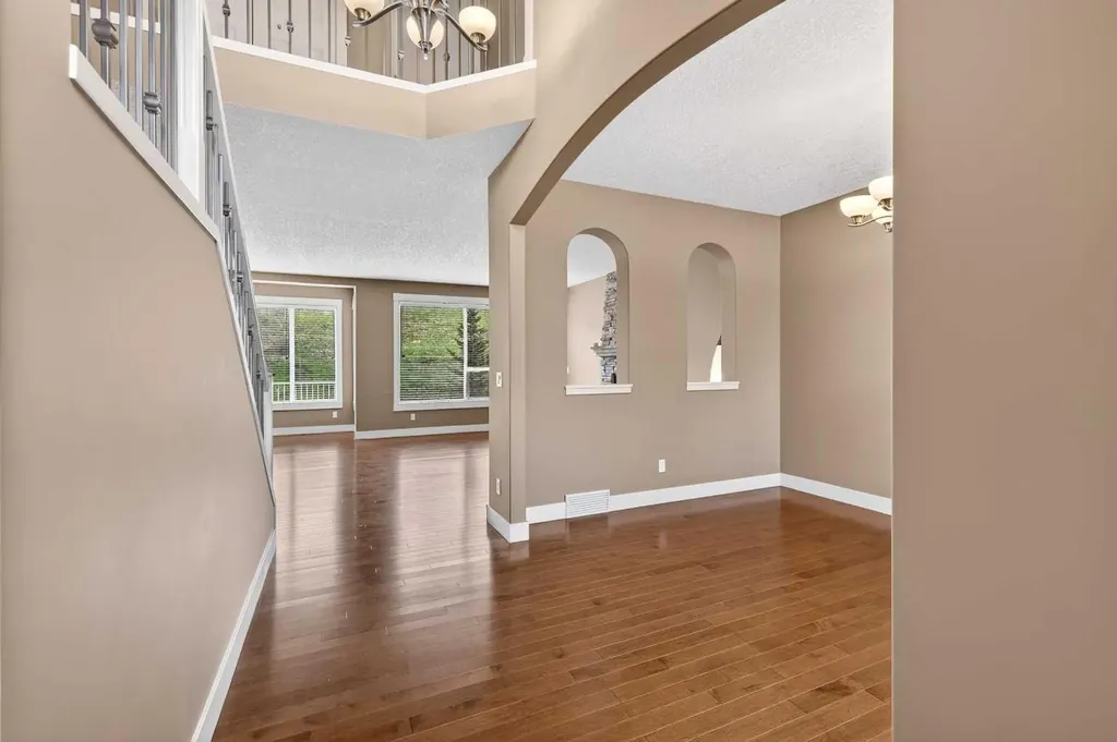 337 Discovery Ridge Boulevard SW Calgary AB T3H 5T6
