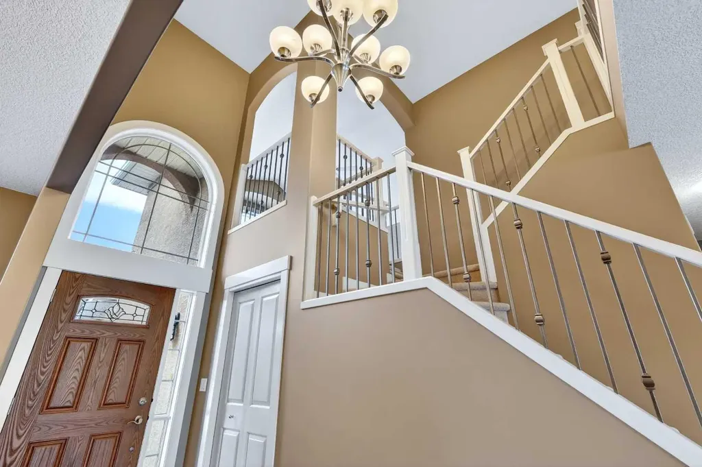 337 Discovery Ridge Boulevard SW Calgary AB T3H 5T6