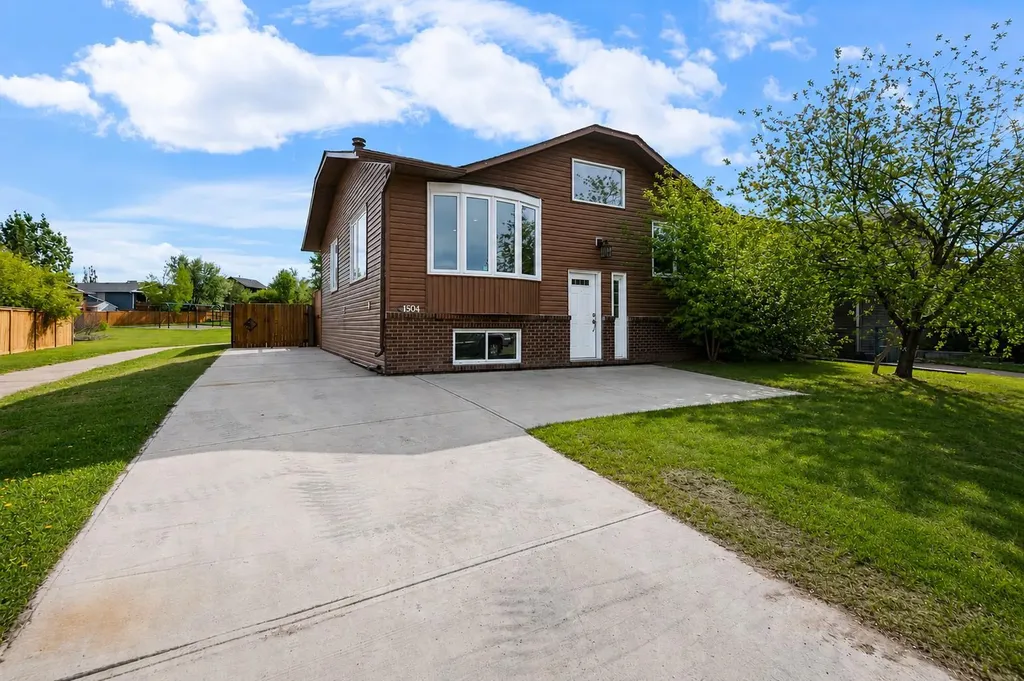 1504 Big Springs Way SE Airdrie AB T4A 1N3