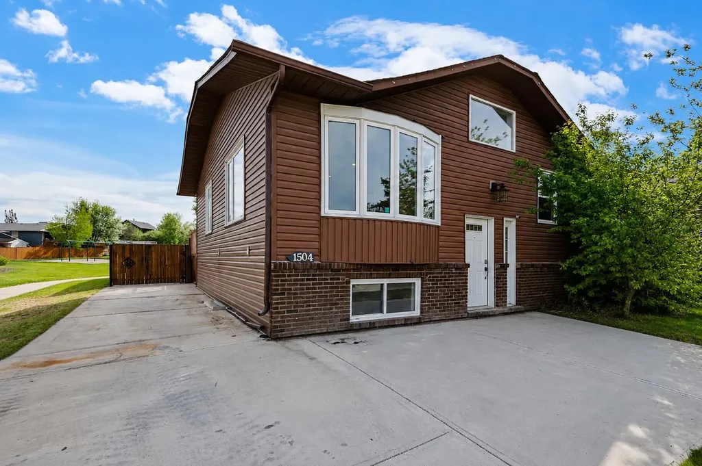 1504 Big Springs Way SE Airdrie AB T4A 1N3