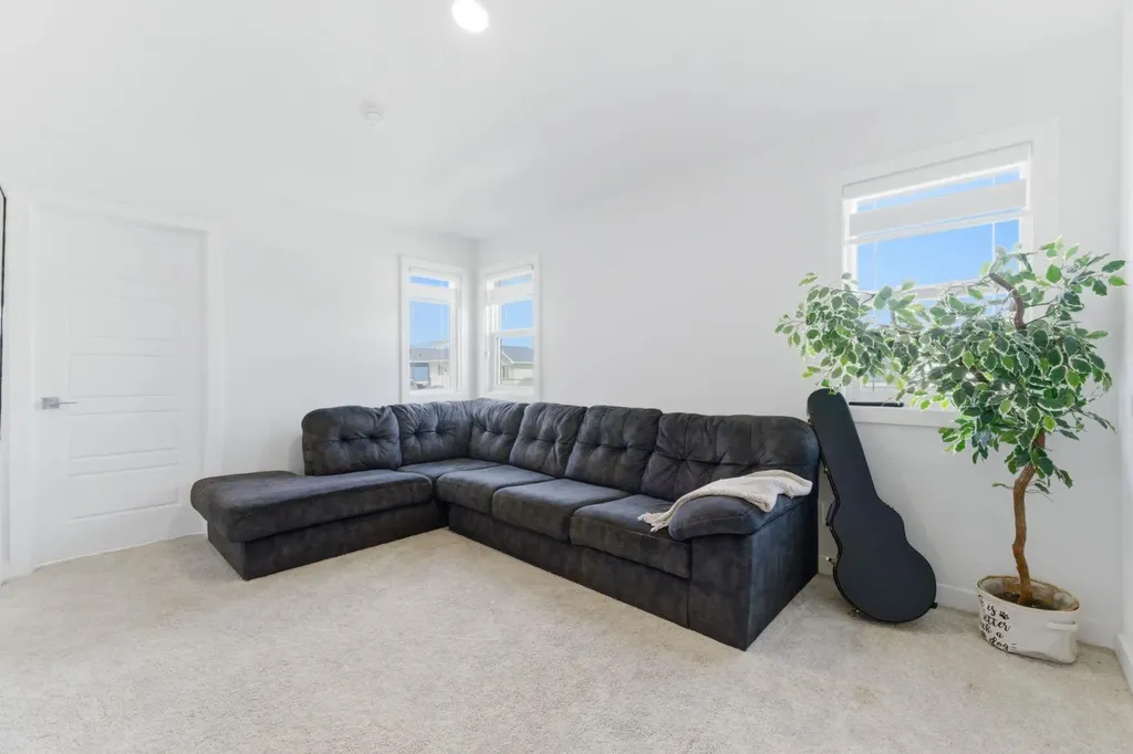 936 Langholm Drive SE Airdrie AB T4A 3R2