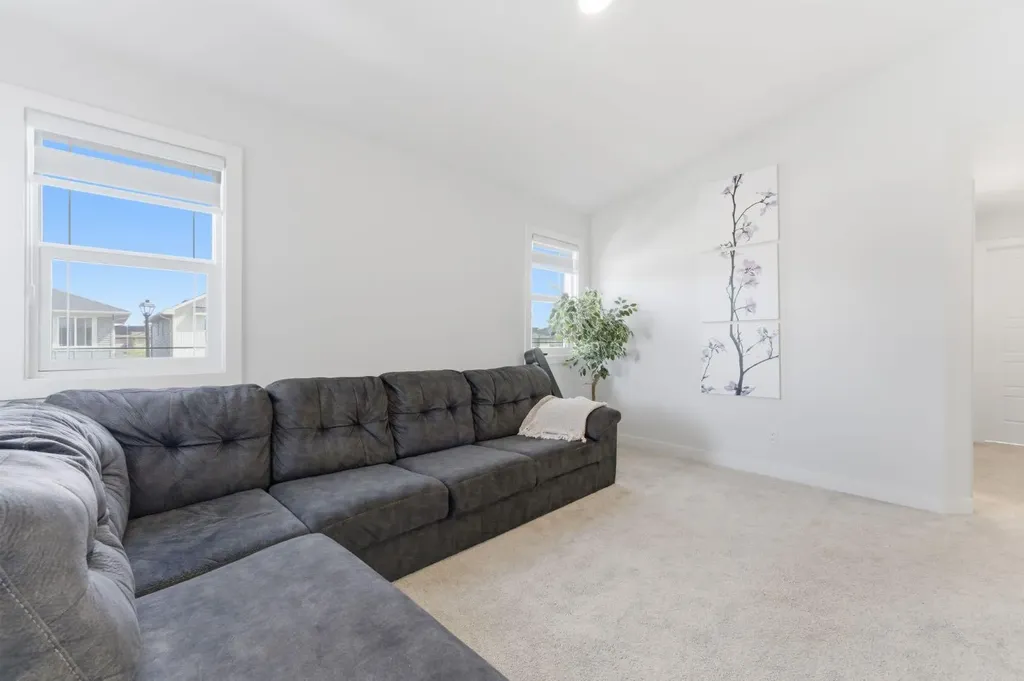 936 Langholm Drive SE Airdrie AB T4A 3R2