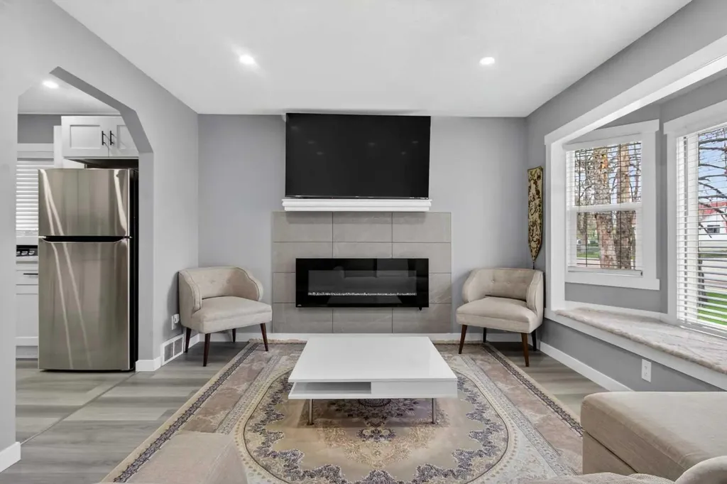 2414 27 Street SE Calgary AB t2b0r2