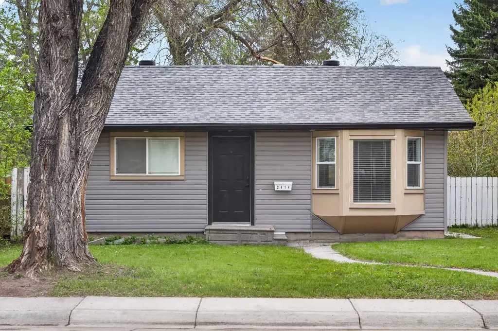 2414 27 Street SE Calgary AB t2b0r2