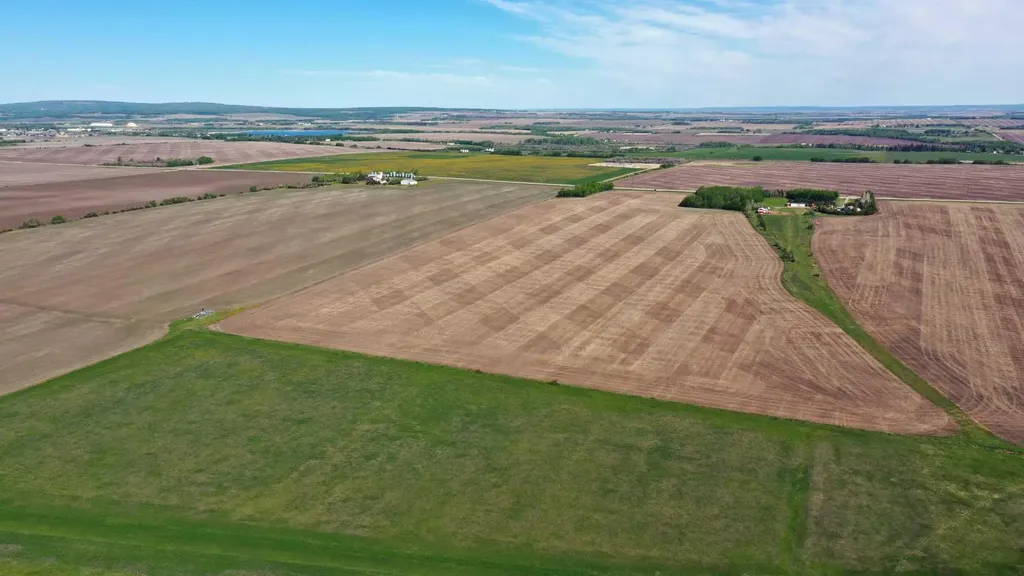 712 Twp Road Dimsdale AB T8W 5A1