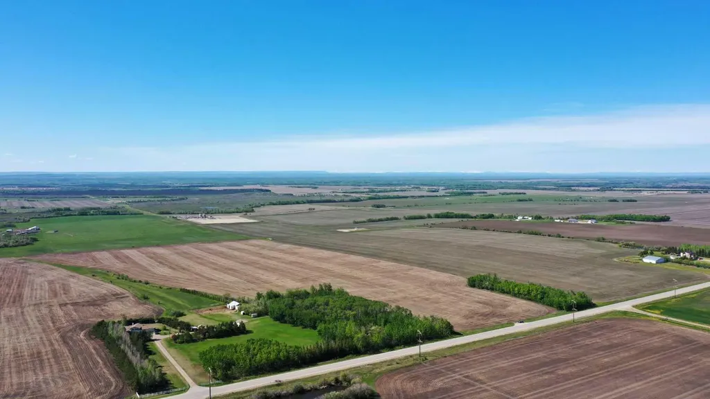 712 Twp Road Dimsdale AB T8W 5A1