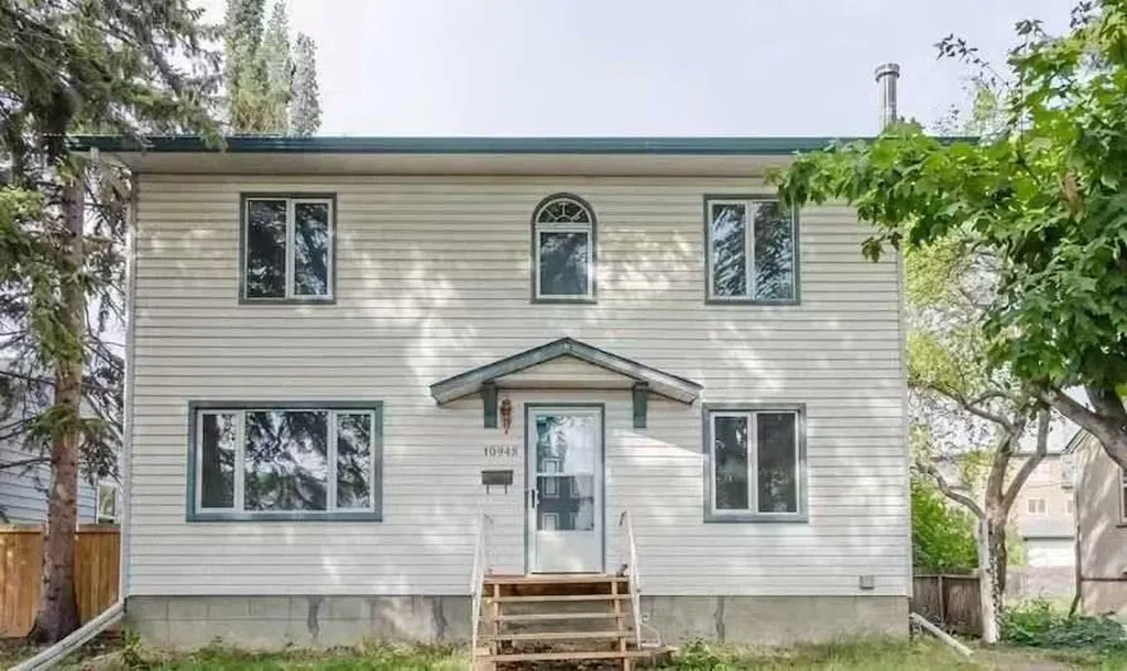 10948 75 Avenue NW Edmonton AB T6G0G9