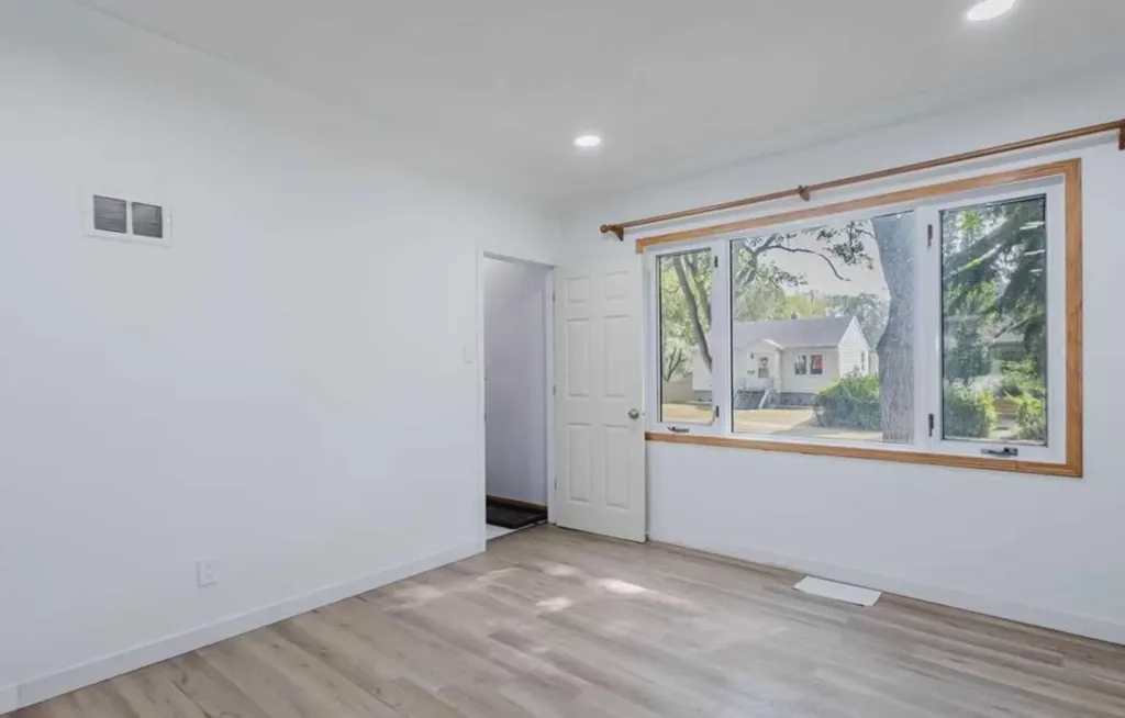 10948 75 Avenue NW Edmonton AB T6G0G9