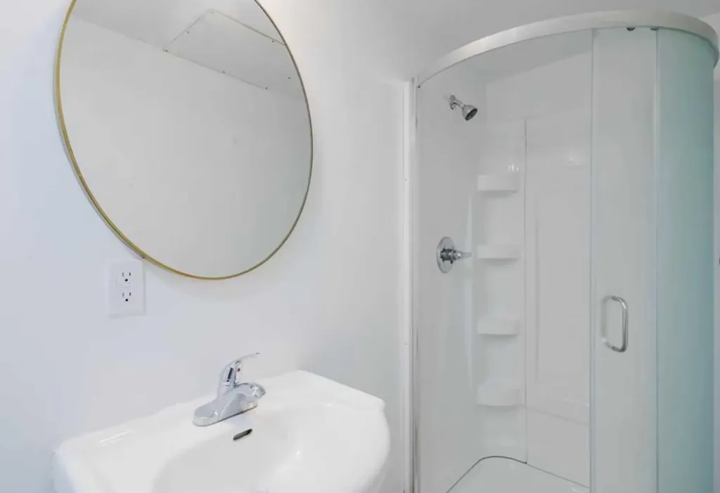 10948 75 Avenue NW Edmonton AB T6G0G9