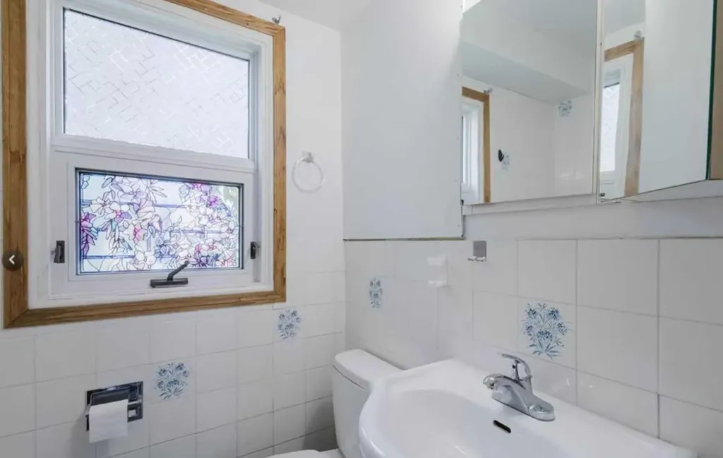 10948 75 Avenue NW Edmonton AB T6G0G9
