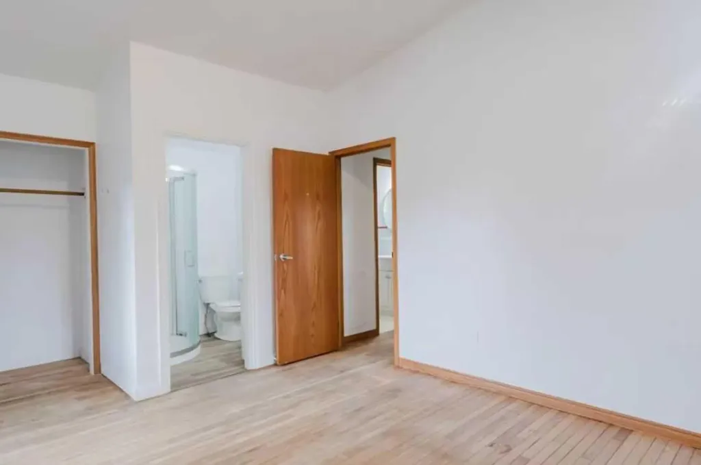 10948 75 Avenue NW Edmonton AB T6G0G9