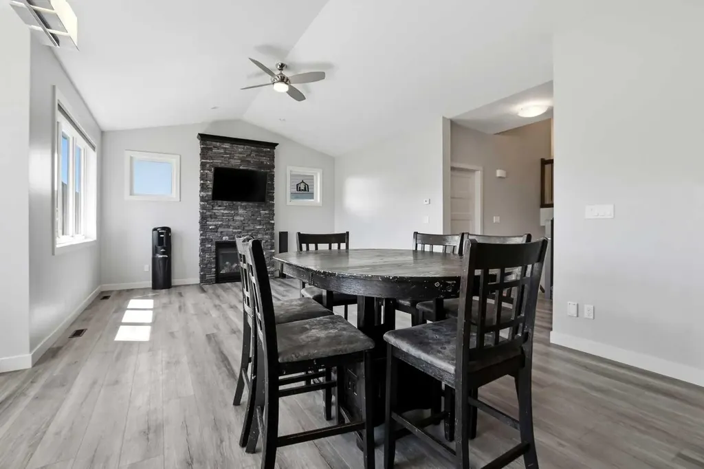 5803 68 Avenue Close Rocky Mountain House AB T4T 1V7