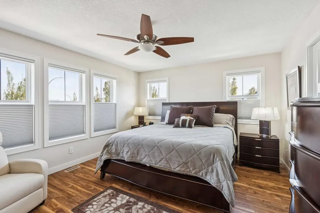 102 Cooperswood Place SW Airdrie AB T4B 3T6