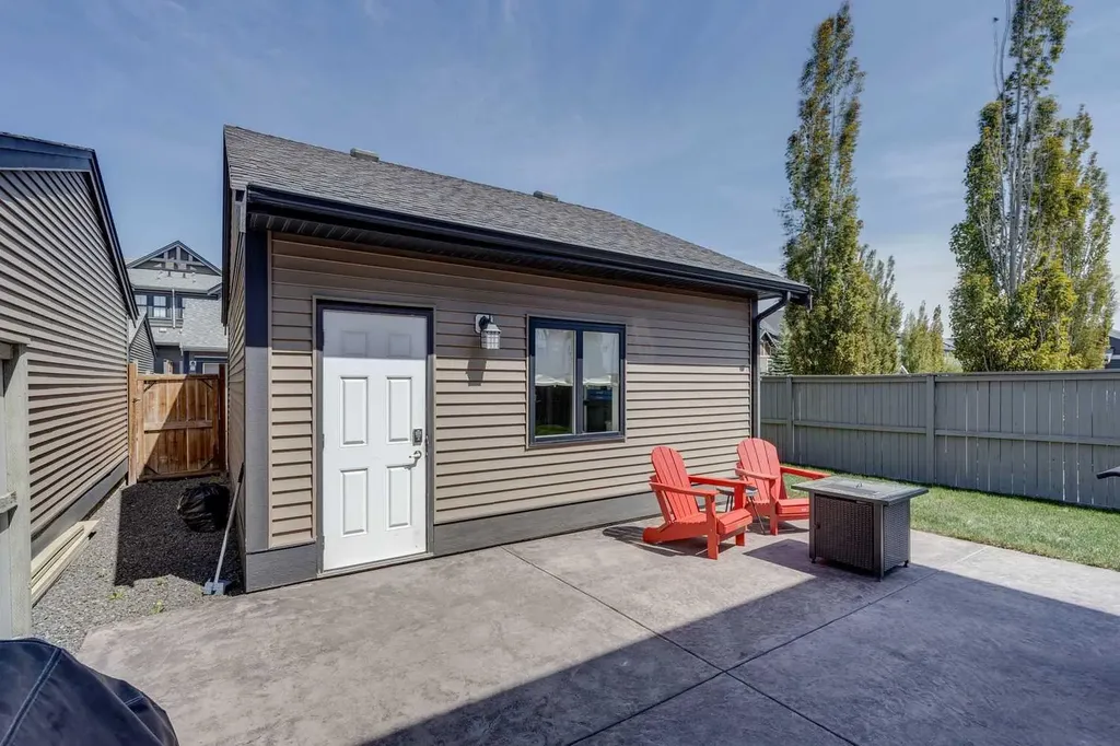 102 Cooperswood Place SW Airdrie AB T4B 3T6
