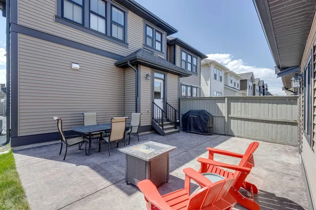 102 Cooperswood Place SW Airdrie AB T4B 3T6