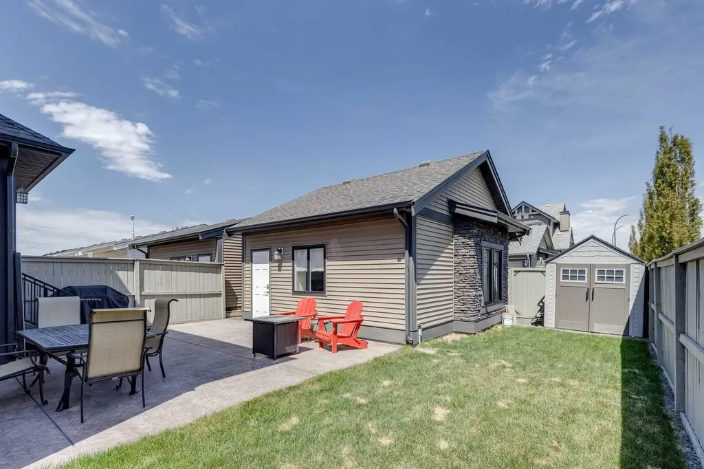 102 Cooperswood Place SW Airdrie AB T4B 3T6