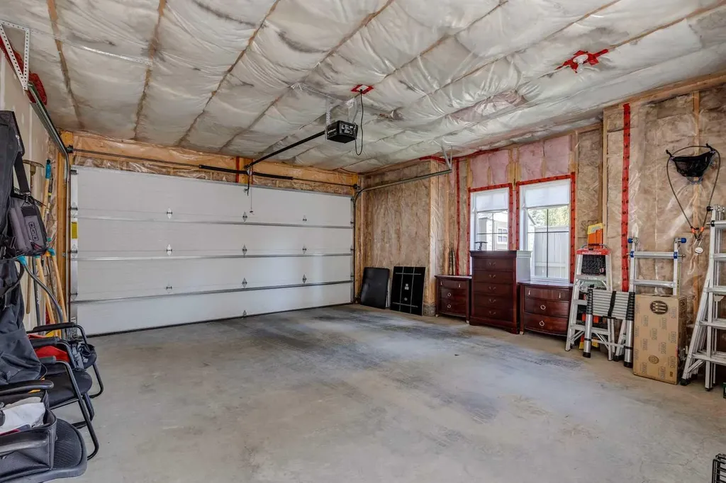 102 Cooperswood Place SW Airdrie AB T4B 3T6