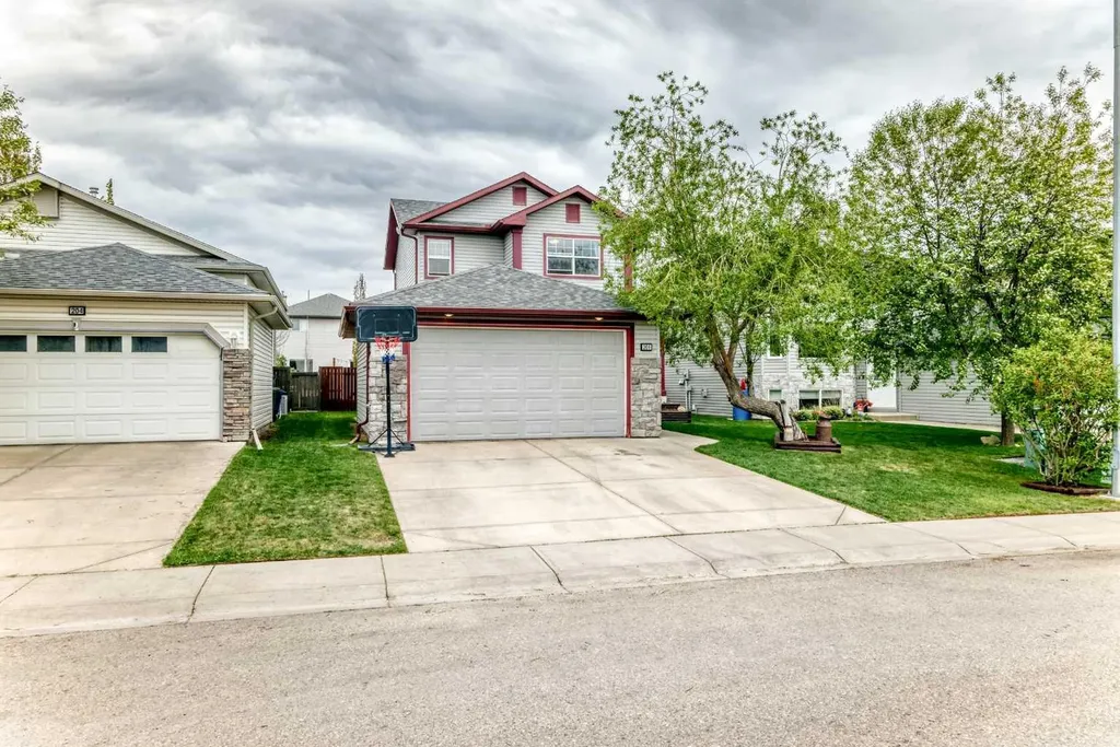 208 Stonegate Crescent NW Airdrie AB T4B 2V3