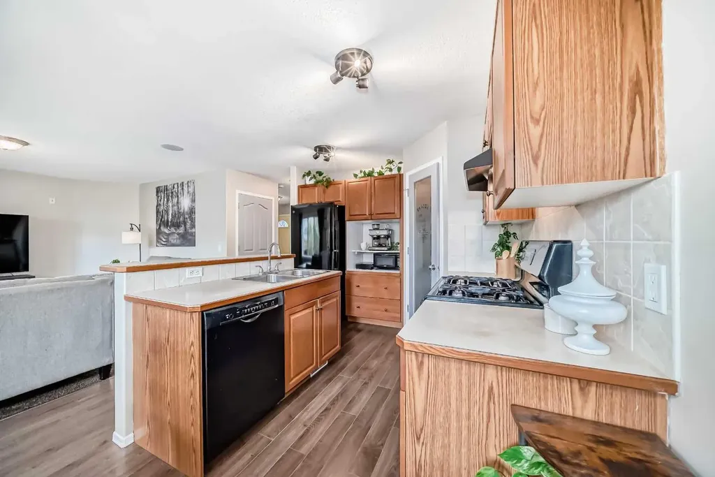 208 Stonegate Crescent NW Airdrie AB T4B 2V3