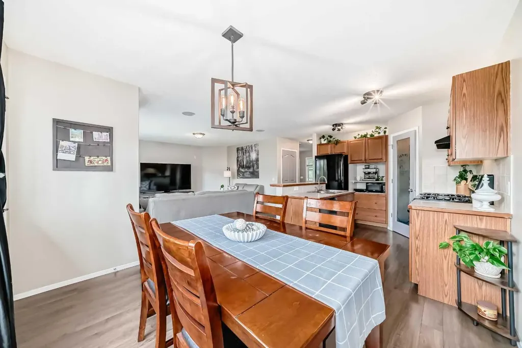 208 Stonegate Crescent NW Airdrie AB T4B 2V3