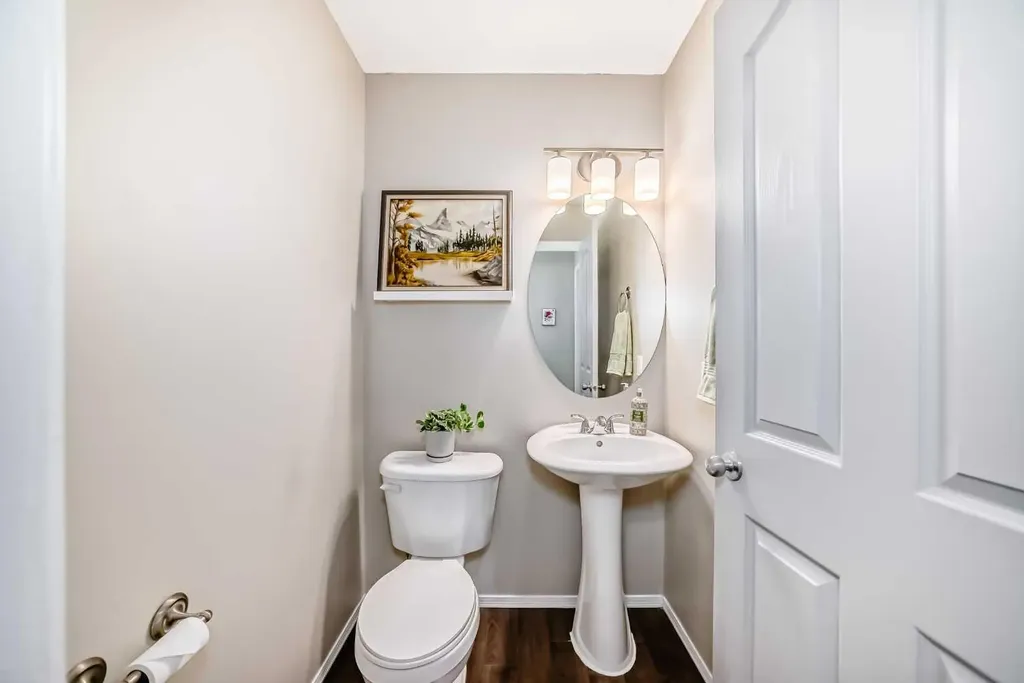 208 Stonegate Crescent NW Airdrie AB T4B 2V3