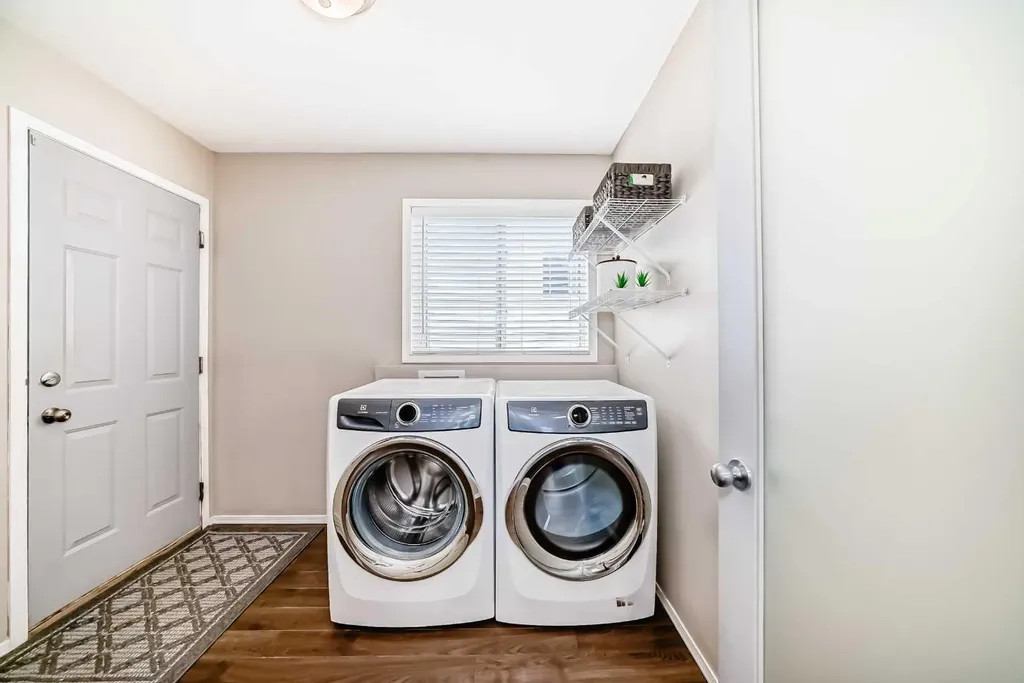 208 Stonegate Crescent NW Airdrie AB T4B 2V3