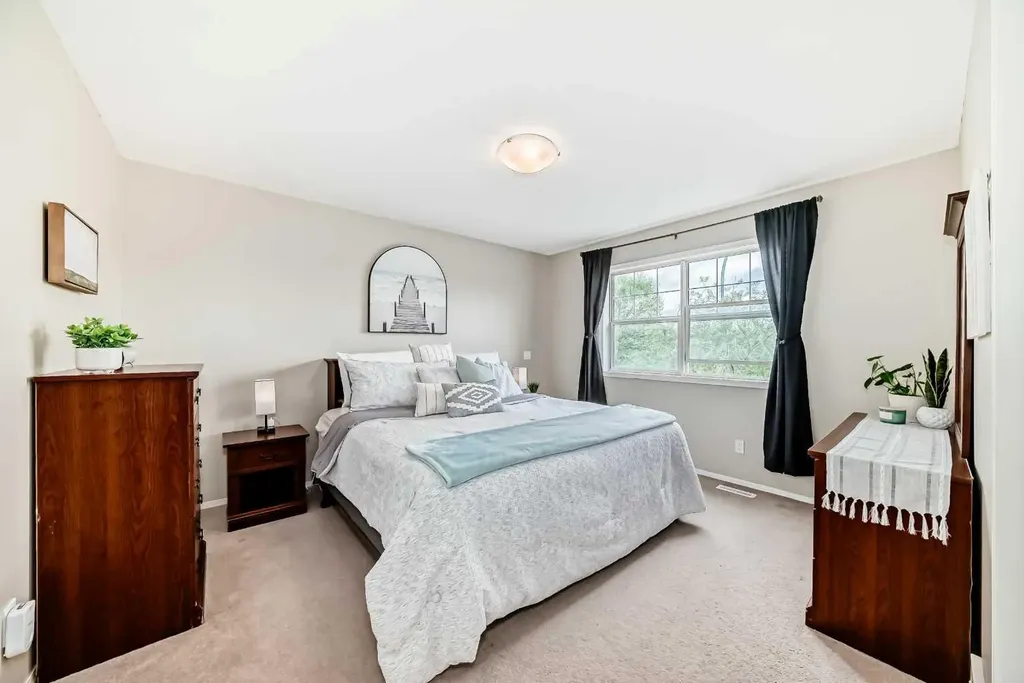 208 Stonegate Crescent NW Airdrie AB T4B 2V3