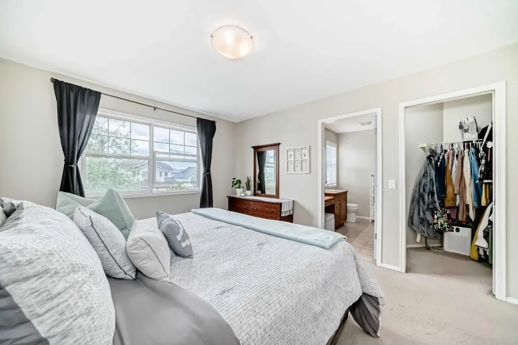 208 Stonegate Crescent NW Airdrie AB T4B 2V3