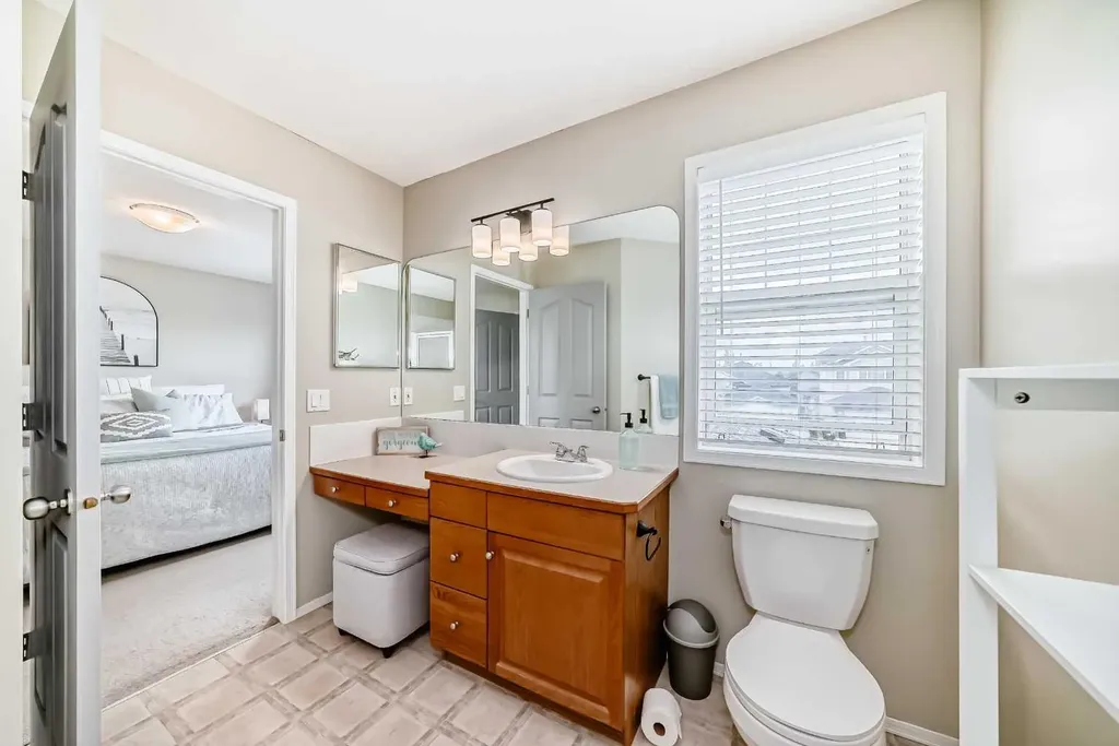 208 Stonegate Crescent NW Airdrie AB T4B 2V3